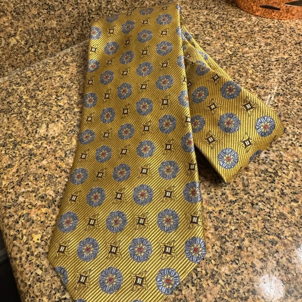 Robert Talbot Studios Silk‎ Tie Gold Paisley Woven